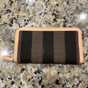 💯Authentic Vintage Fendi Pequín two tone zip around wallet